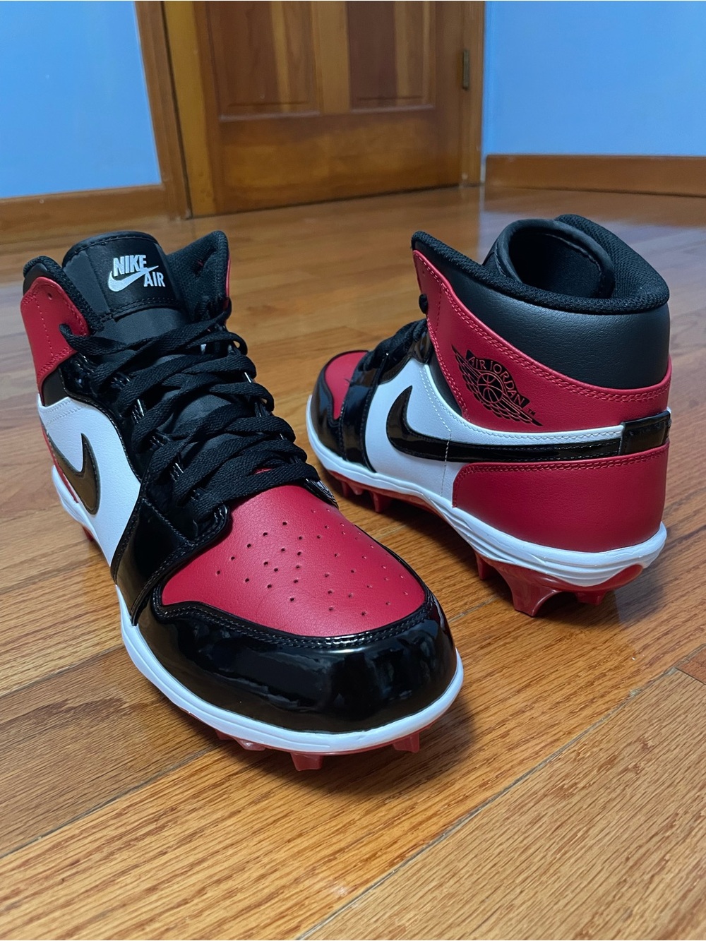 Nike Air Jordan 1 Mid TD Football Cleats Bred Toe Patent FJ6805-601 Size 10.5